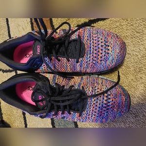 Like N e w women pair of ASICS  size 71/2